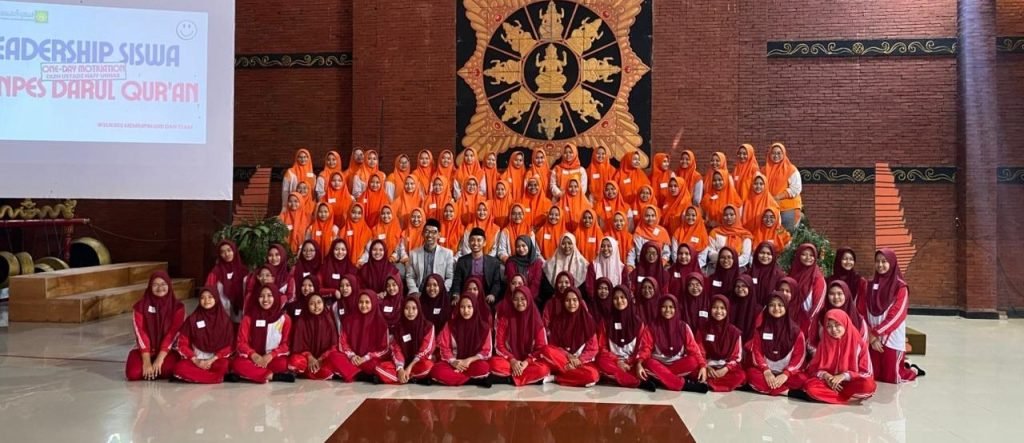 Foto Bersama Peserta LDKS Ponpes Darul Quran Mojokerto